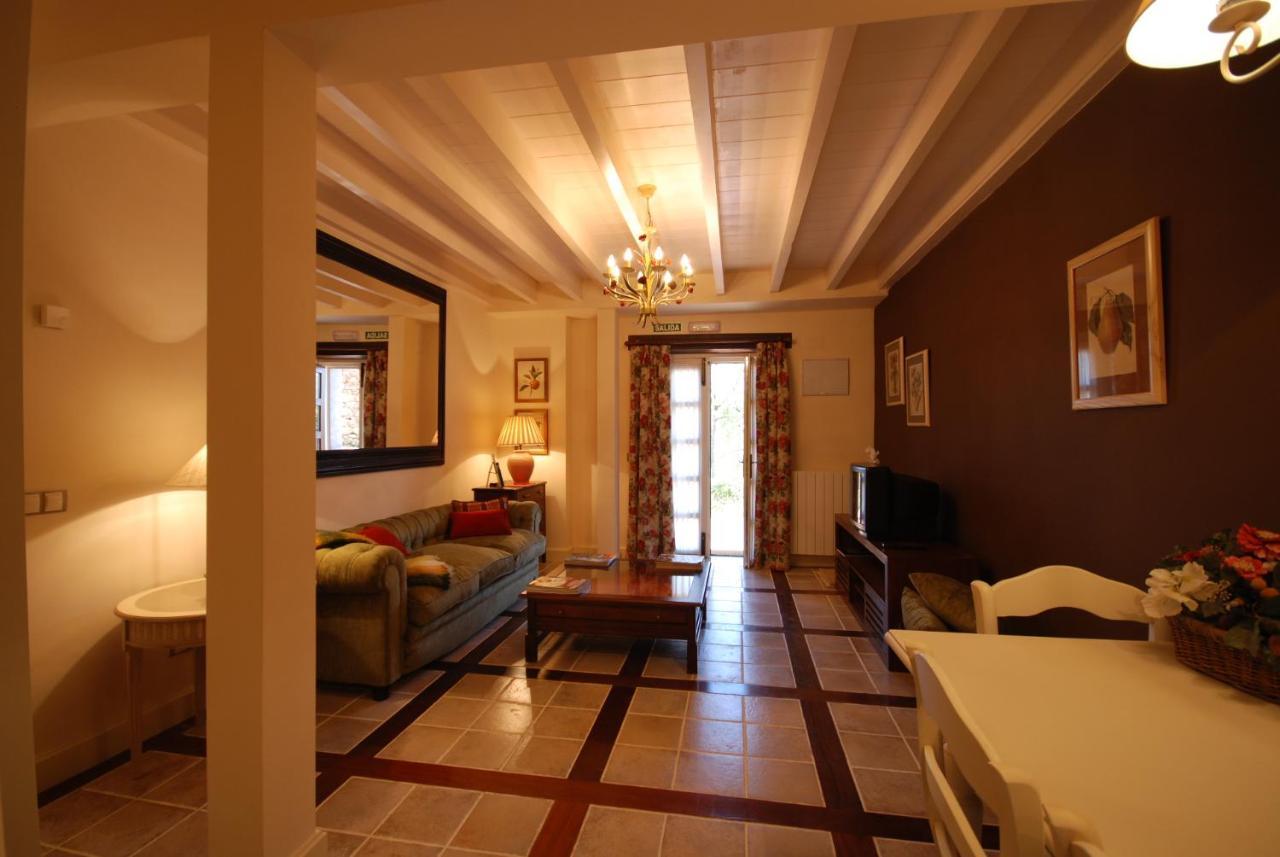 Las Casas Rurales Huerta San Benito Villamayor  Esterno foto